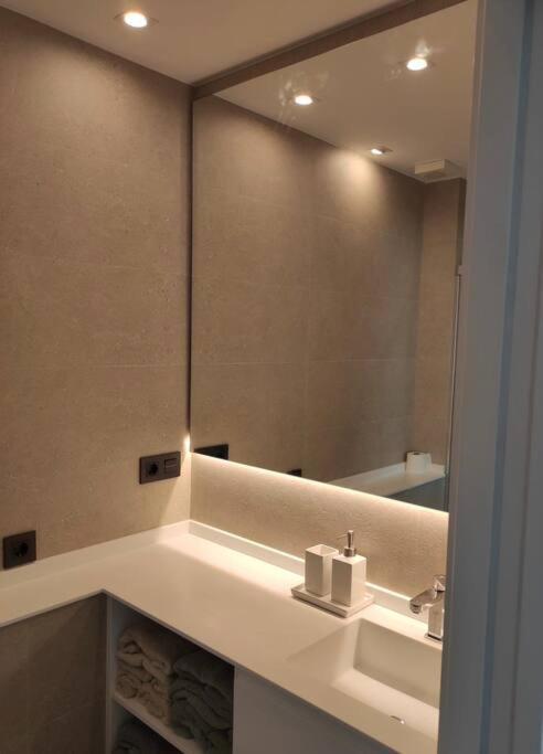 Malecon 47 Apartamento Reformado En Primera Linea Apartment Muxia Luaran gambar